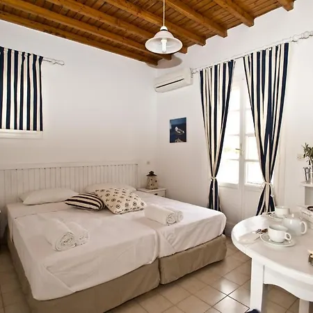 Gryparis' Club Apartment *