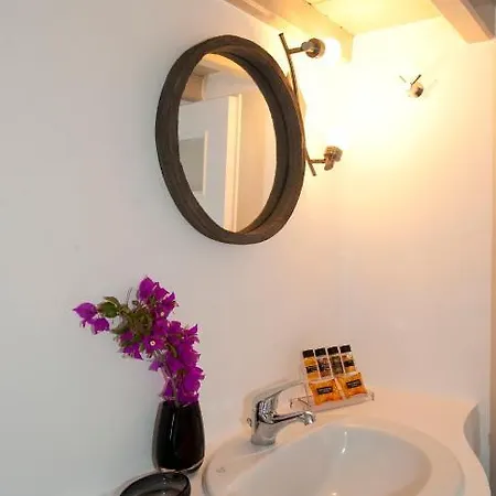 Gryparis' Club Apartment *