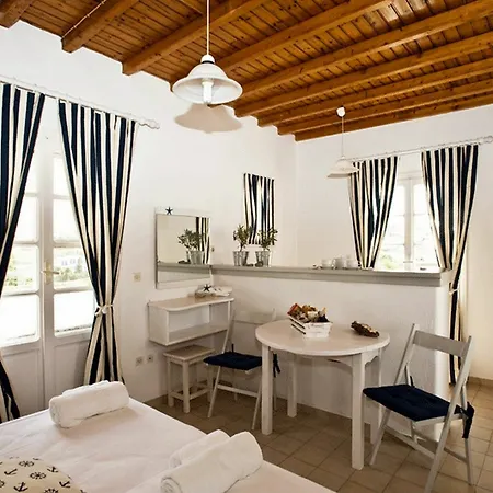 Gryparis' Club Apartment *